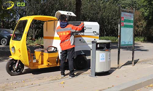?小型兩分類垃圾清運(yùn)車可用于小區(qū)，學(xué)校，廠區(qū)等地的垃圾分類清運(yùn)