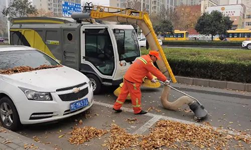 落葉季樹(shù)葉收集車的使用方式