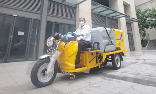 發(fā)往深圳某物業(yè)的小型三輪高壓清洗車(chē)已經(jīng)投入使用