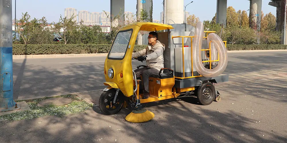 吸入式樹(shù)葉收集車(chē) 電動(dòng)三輪車(chē)樹(shù)葉收集器 樹(shù)葉收集器車(chē) 三輪樹(shù)葉收集車(chē) 林場(chǎng)專(zhuān)用樹(shù)葉收集車(chē) 三輪車(chē)樹(shù)葉收集機(jī)