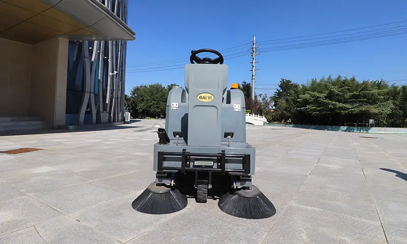 智能清掃新時代——純電動三輪駕駛式清掃車全面提升環衛效率