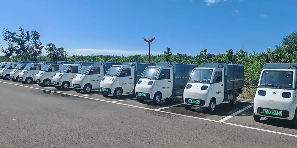 新能源側裝垃圾車，側裝式垃圾車，垃圾車，小型垃圾車