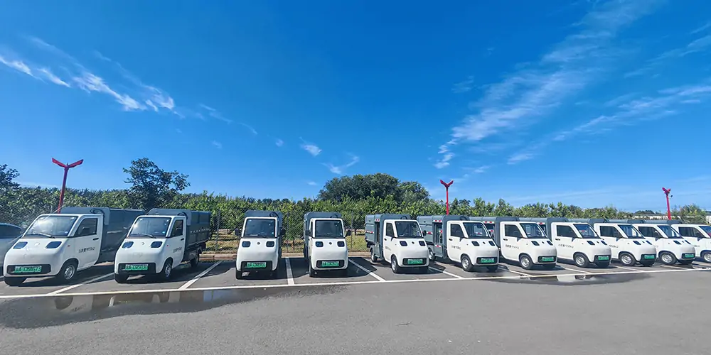 新能源側裝垃圾車，側裝式垃圾車，垃圾車，小型垃圾車