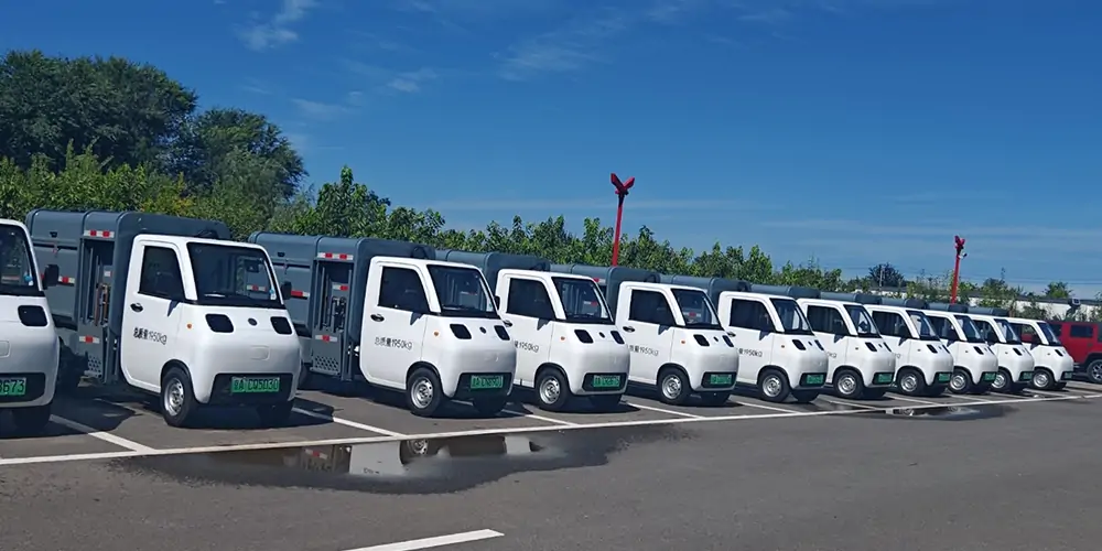 新能源側裝垃圾車，側裝式垃圾車，垃圾車，小型垃圾車