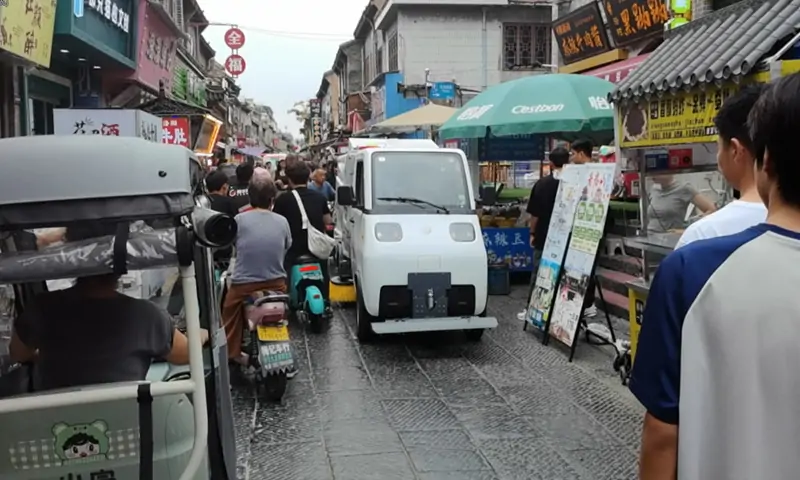 新能源洗掃車現場實拍：助力城市環衛，打造綠色環保新標桿